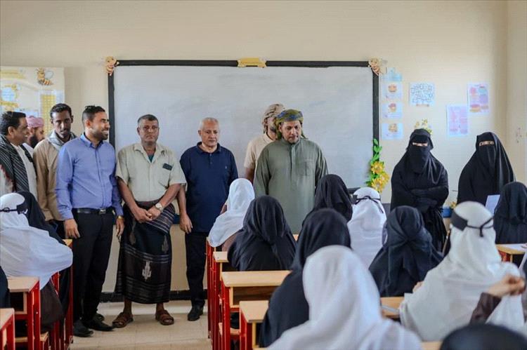 محافظ سقطرى يدشن امتحانات الفصل الدراسي الأول للعام الدراسي 2025–2026م