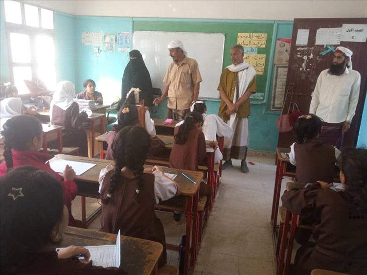 مدير مكتب التربية والتعليم بمديرية مودية يواصل زياراته الميدانية لمتابعة امتحانات الفصل الدراسي الأول