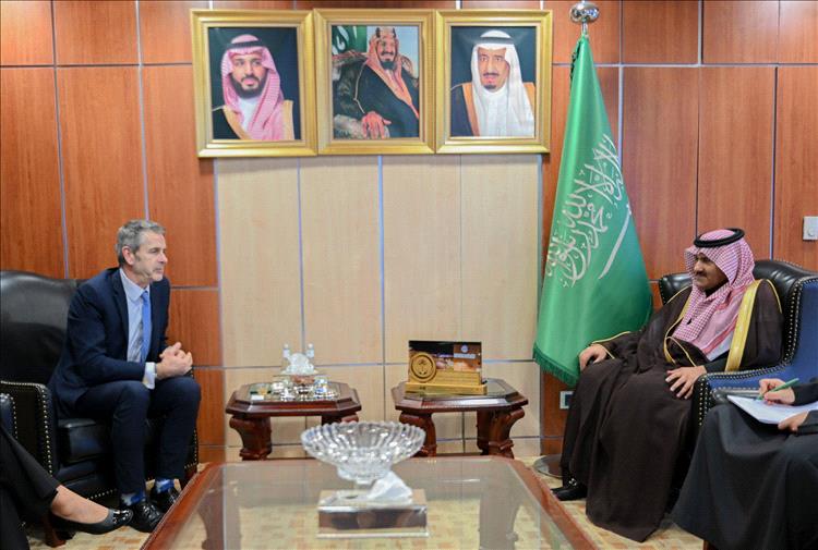 آل جابر يلتقي السفير البلجيكي ويستعرض جهود السعودية لدعم السلام والاستقرار في اليمن
