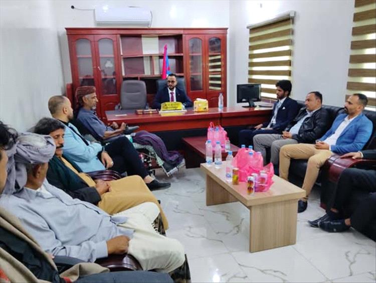 المهرة.. إتمام عملية الاستلام والتسليم بين المدير العام السلف  والخلف لميناء شحن