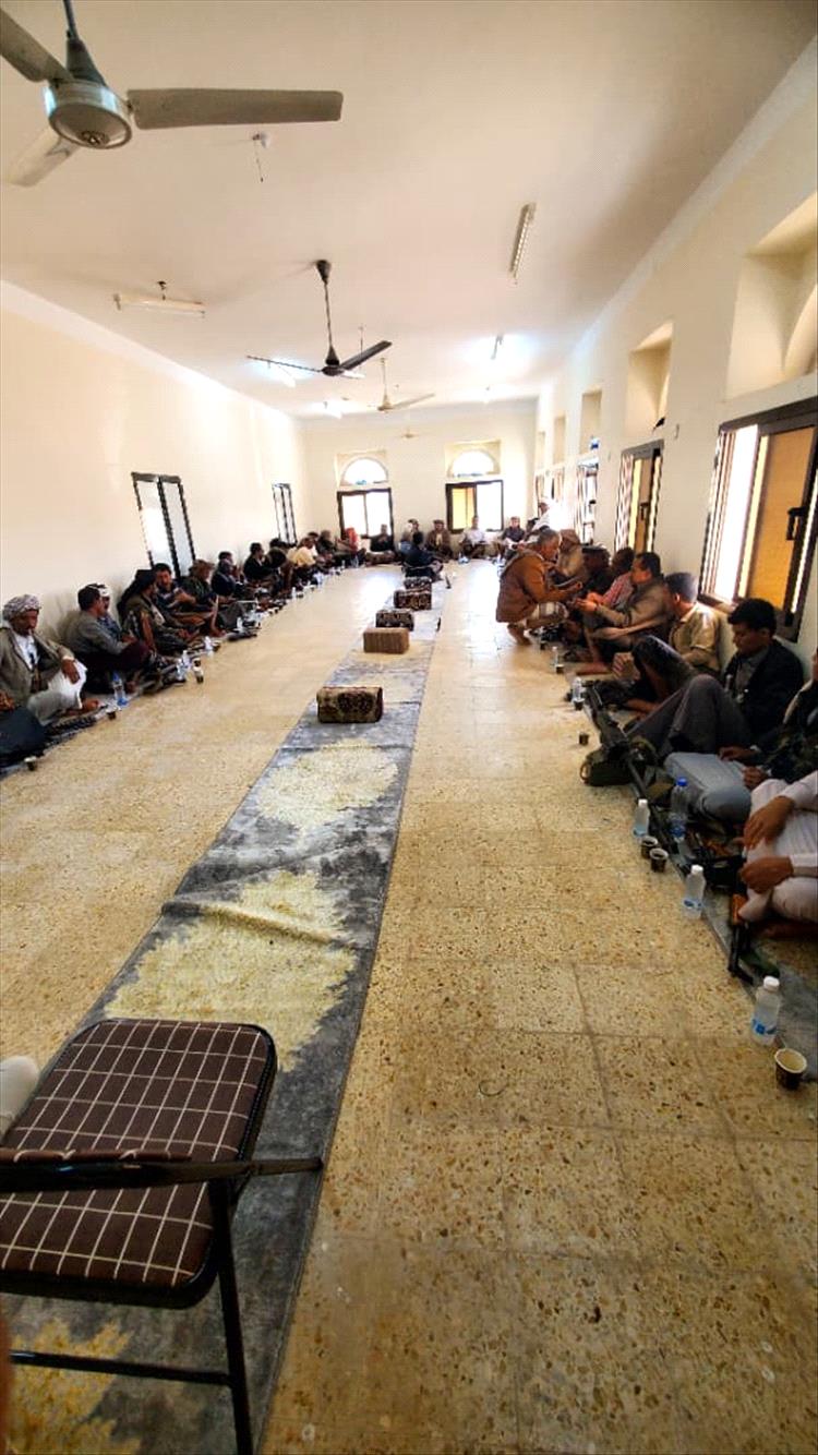 وساطة قبلية قادها بن دوشل والقميشي تنقل بنادق مقواد وفاء وتحكيم" في قضية اعدام امين باحاج  في شبوة .