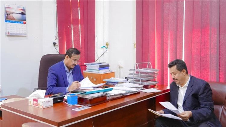 المحافظ بن الوزير يوجّه بدراسة إنشاء مركز لغسيل الكُلى بمديرية رضوم ويعتمد حزمة مشاريع خدمية وتنموية