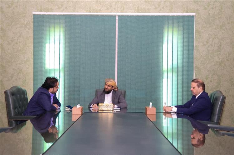 عضو مجلس القيادة المحرّمي يرأس اجتماعاً بوزير الكهرباء والطاقة