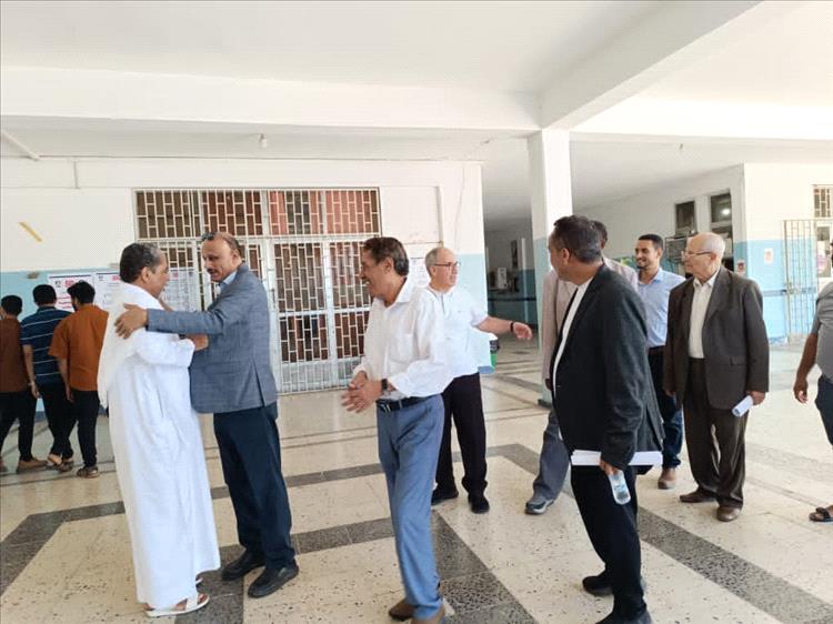 وفد المجلس العربي للاختصاصات الصحية والطبية يزور كلية الطب بجامعة عدن