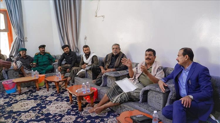 محافظ شبوة يلتقي الشخصيات الاجتماعية من منطقة هدى ويوجه بإجراءات خدمية تعزز التنمية