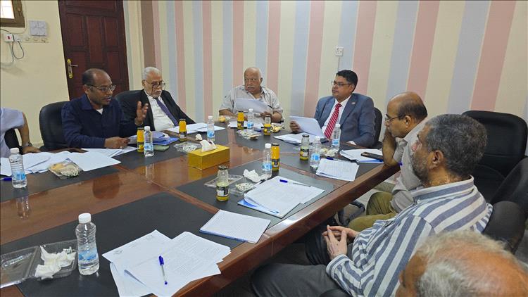 بحضور رئيس الجامعة.. كلية الطب تناقش تحديث برنامجها