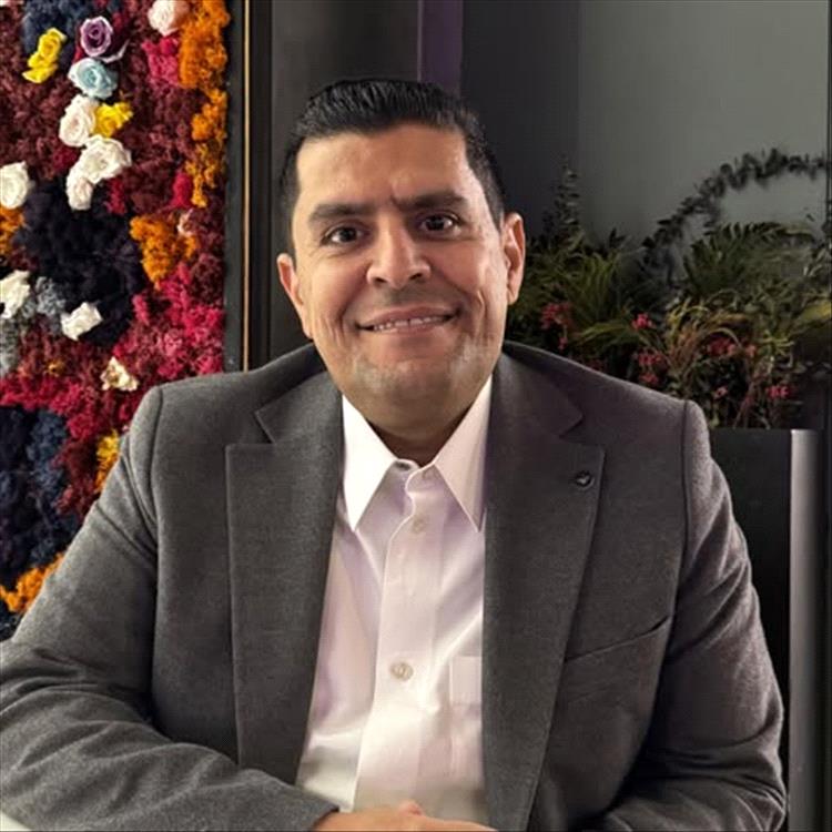 عاجل : مراسل الجزيرة: خالد بن سلمان يعقد لقاءات منفردة مع العليمي وأعضاء في مجلس القيادة الرئاسي