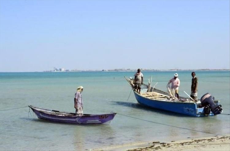 عودة 51 صياداً يمنياً إلى المخا بعد احتجازهم في إريتريا