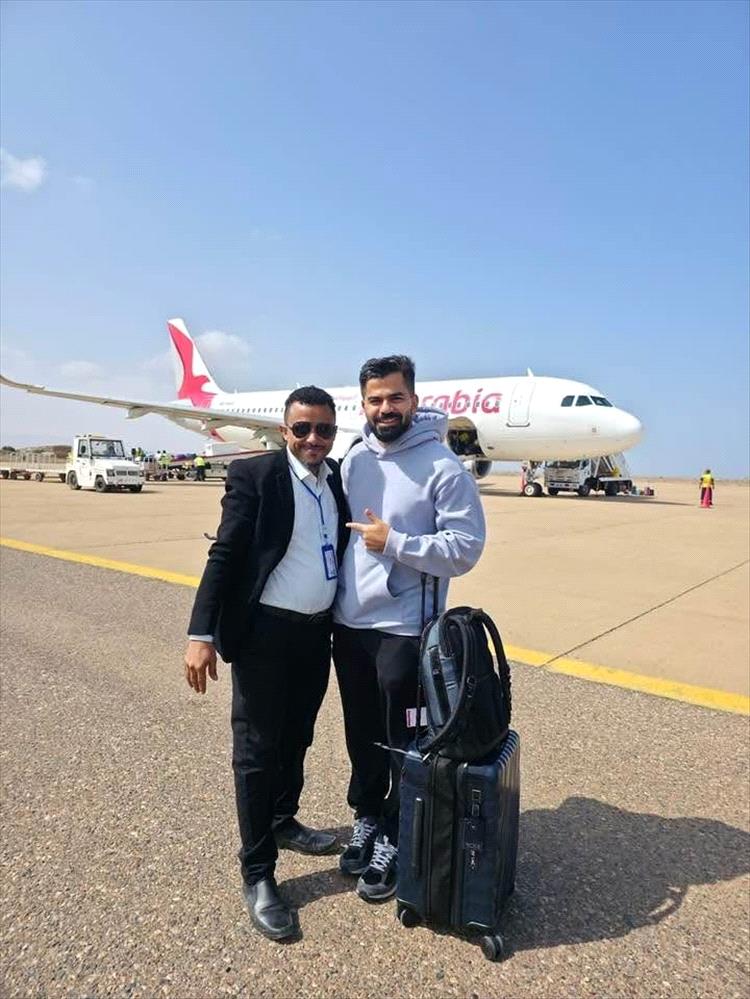 وصول اليوتيوبر العربي جو حطّاب إلى سقطرى