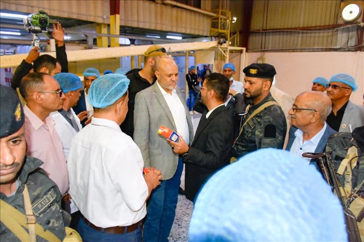 محافظ تعز يزور مجموعة شركات أحمد عبد الله الشيباني لإعادة تطبيع العمل وتحريك عجلة الإنتاج