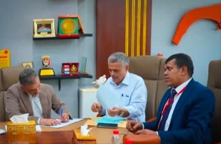 محافظ عدن يوقّع اتفاقية بناء الدور الرابع بكلية طب الأسنان - جامعة عدن