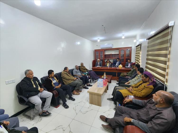 مدير عام ميناء شحن البري يعقد أول اجتماع موسّع مع الإدارات العاملة بالميناء