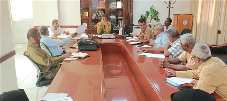 مدير عام صحة لحج يترأس اجتماعا بمدراء البرنامج الصحية لمناقشة عملية إعداد الخطط وفق المعايير المطلوبة