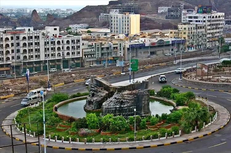 شرطة عدن تضبط متهمين بسرقة مخزن تجاري