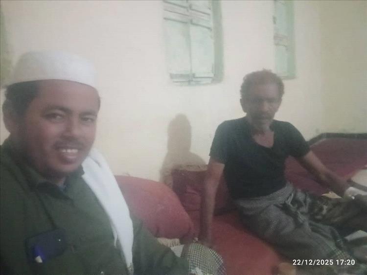 إمام وخطيب مسجد المشهور بقرية امبسطي يزور الإعلامي عبدالله الطحر للاطمئنان على صحته