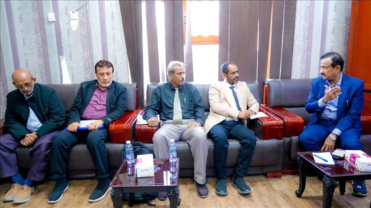 بدعم الإمارات.. محافظ شبوة يدشن التجهيزات الطبية للمستشفيات المحورية بالمحافظة