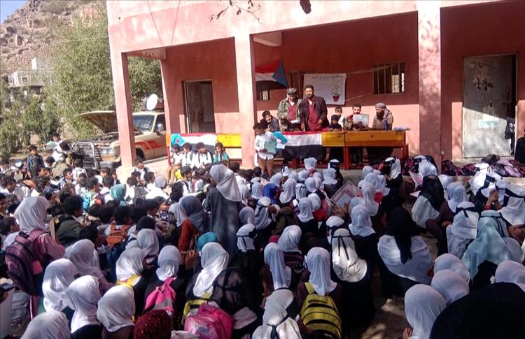 مدرسة "امحبلة" بيافع سرار تكرم أوائل الطلاب المتفوقين للفصل الدراسي الأول للعام 2025-2026م