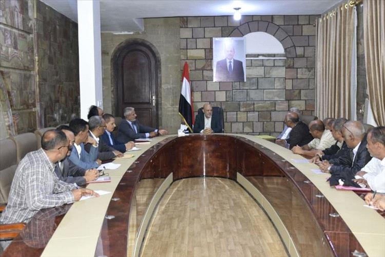 محافظ تعز يوجه بإجراءات لحماية محولات الكهرباء وإيقاف المخالفات بالمديريات
