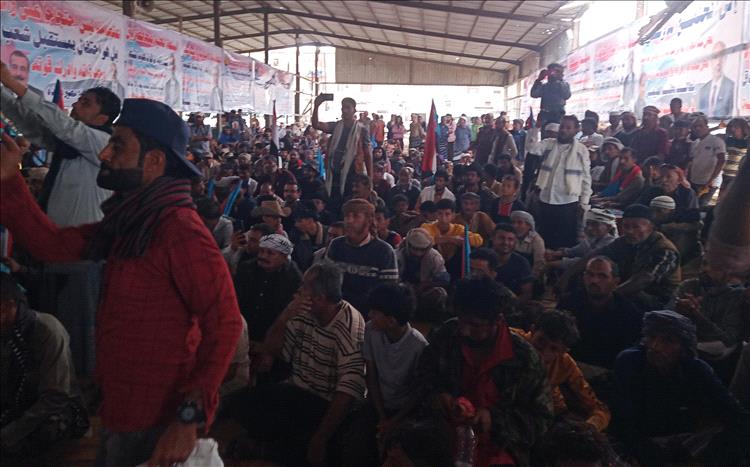 إنضمام مئات الجماهير إلى مخيم الاعتصام الجنوبي بزنجبار