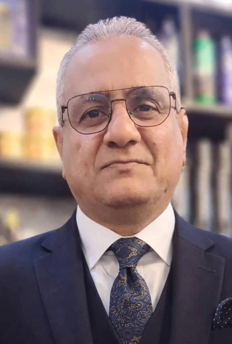 الباحث الحامدي يهدي مكتبة آل سعود بالدار البيضاء نسخاً من كتابه "فن المقال الافتتاحي"