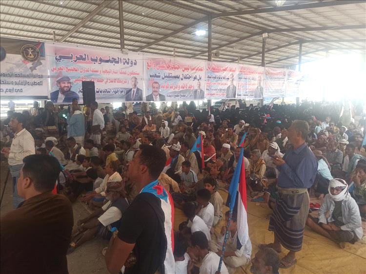 الحشود تتوافد إلى مخيم الاعتصام المفتوح بزنجبار للأسبوع الثالث