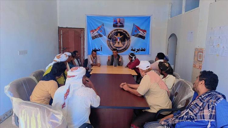 انتقالي أحور يعقد اجتماعًا مع رؤساء اللجان المحلية لمناقشة التجهيزات لحشد الجماهير إلى عدن