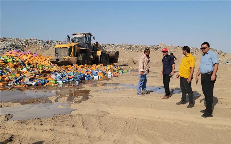 مدير عام المنصورة يوجه بإتلاف ( 70 ) طناً من العصائر منتهية الصلاحية