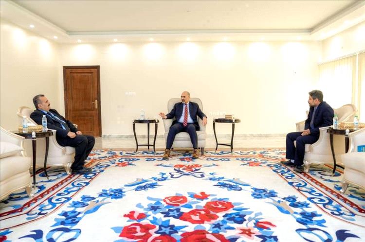 الزبيدي يطّلع على أوضاع مطار عدن ويوجّه بتطوير الأداء ورفع كفاءة التشغيل