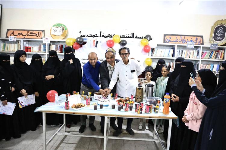 ختام ناجح لدورة الرسم بالأكريليك في مدرسة الشهيدة نعمة رسام بتعز