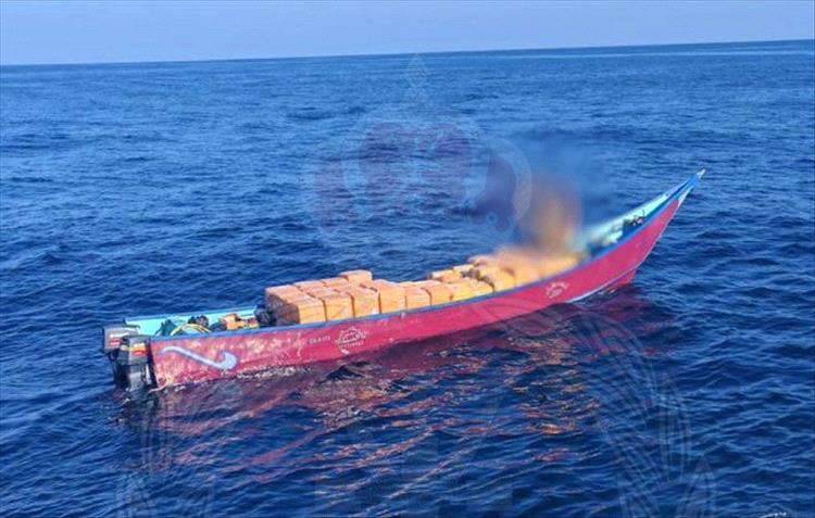 ضبط شحنة مخدرات بحوزة أربعة يمنيين في المياه الإقليمية لسلطنة عُمان