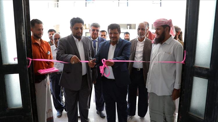 رئيس جامعة المهرة والأمين العام للمجلس المحلي يدشنان مكتبة مركز الدراسات والبحوث وأبحاث البيئة