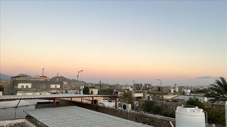 استجابة لطلب القفيش.. مؤسسة الناصر تعتمد سفلتة شوارع مديرية لودر