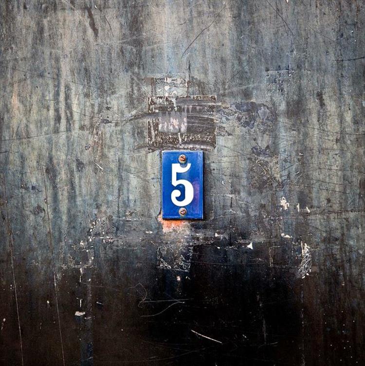 شقة رقم خمسة (قصة قصيرة)