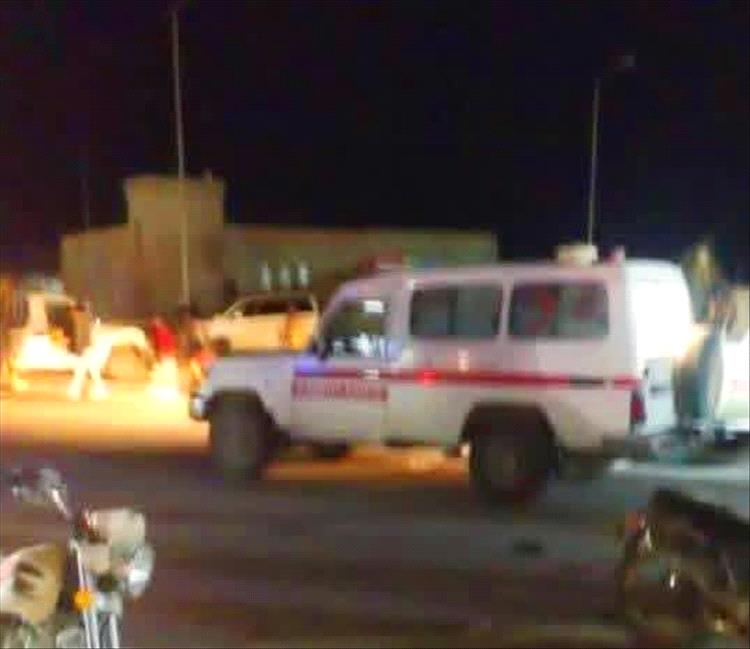 عاجل | سيارات الإسعاف تنقل جرحى إلى مستشفى الشحر عقب اشتباكات دامية