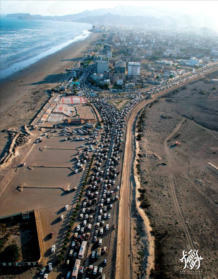 صور جوية لانطلاق موكب أبناء الضالع نحو ساحة العروض