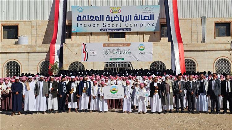 وزير الأوقاف يبارك تخرج 1301 حافظًا وحافظة للقرآن الكريم في مأرب ويقدم عشر تأشيرات عمرة