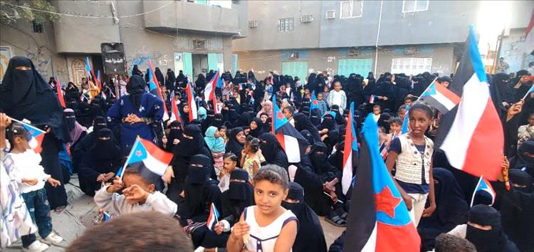 اعتصام أبين المفتوح.. مشاركة الأطفال بوجوه يحدوها الأمل بغدٍ مشرق