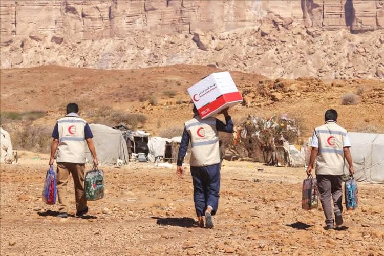 الهلال الاماراتي يدشن حملة «كسوة الشتاء» على عدد من سكان المرتفعات والصحراء بشبوة.