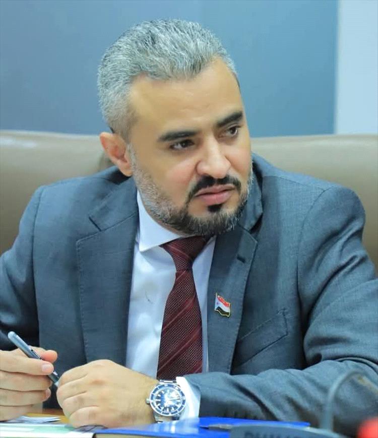 عاجل : عبدالعزيز الشيخ: القوات الجنوبية مرابطة ولا صحة لأي انسحابات