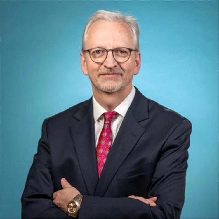 السفير الألماني يؤكد التزام برلين بوحدة اليمن ودعم مجلس القيادة الرئاسي