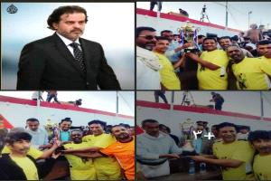 نجوم قدامى الكرة بعدن يشكرون العميد ناصر عبدربه ويهدونه كأس المناسبة الرياضية