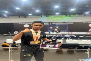 الشاب اليمني أويس الرفاعي يحقق إنجازًا عالميًا في مصارعة الذراع بكأس آسيا
