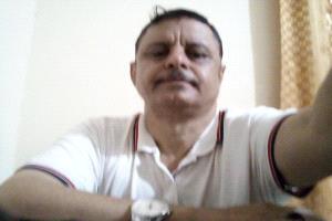 صلاح السقلدي يوضح ملابسات احتجاز عابر بسبب قميص دون أي إجراءات قانونية