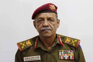 نائب رئيس هيئة الأركان اللواء البصر وقيادات عسكرية وأمنية يعزون قائد المنطقة الثانية اللواء طالب بارجاش بوفاة والدته