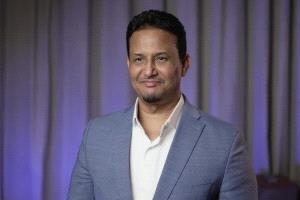 قيادي إخواني عربي ينتقد حزب الإصلاح اليمني: أصبح ظلاً باهتاً ولا يملك خيالاً سياسياً