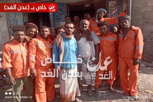 صندوق النظافة والتحسين بأحور ينفذ حملة لإزالة القمامة في الشارع العام وسوق النساء