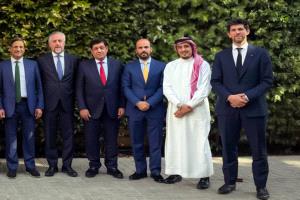 الرئيس التنفيذي لبنك القطيبي يشارك في لقاء مع سفير الاتحاد الأوروبي لبحث العلاقات التجارية