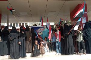 موظفات شركة النفط – فرع عدن يشاركن في اعتصام خورمكسر للمطالبة بإعلان الاستقلال الثاني