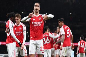 آرسنال يسقط برينتفورد ويحكم قبضته على الصدارة