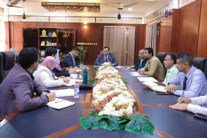 الوزير السقطري يبحث مع نائب مدير برنامج الغذاء العالميWFP في بلادنا دعم مشاريع القطاعين الزراعي والسمكي في ظل التحديات المناخية